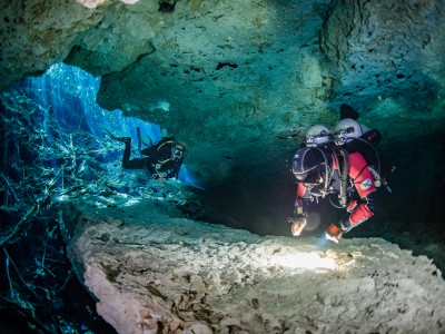 Cenote Esmerelda